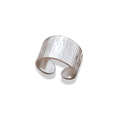 Anillo liso con lineas plateado