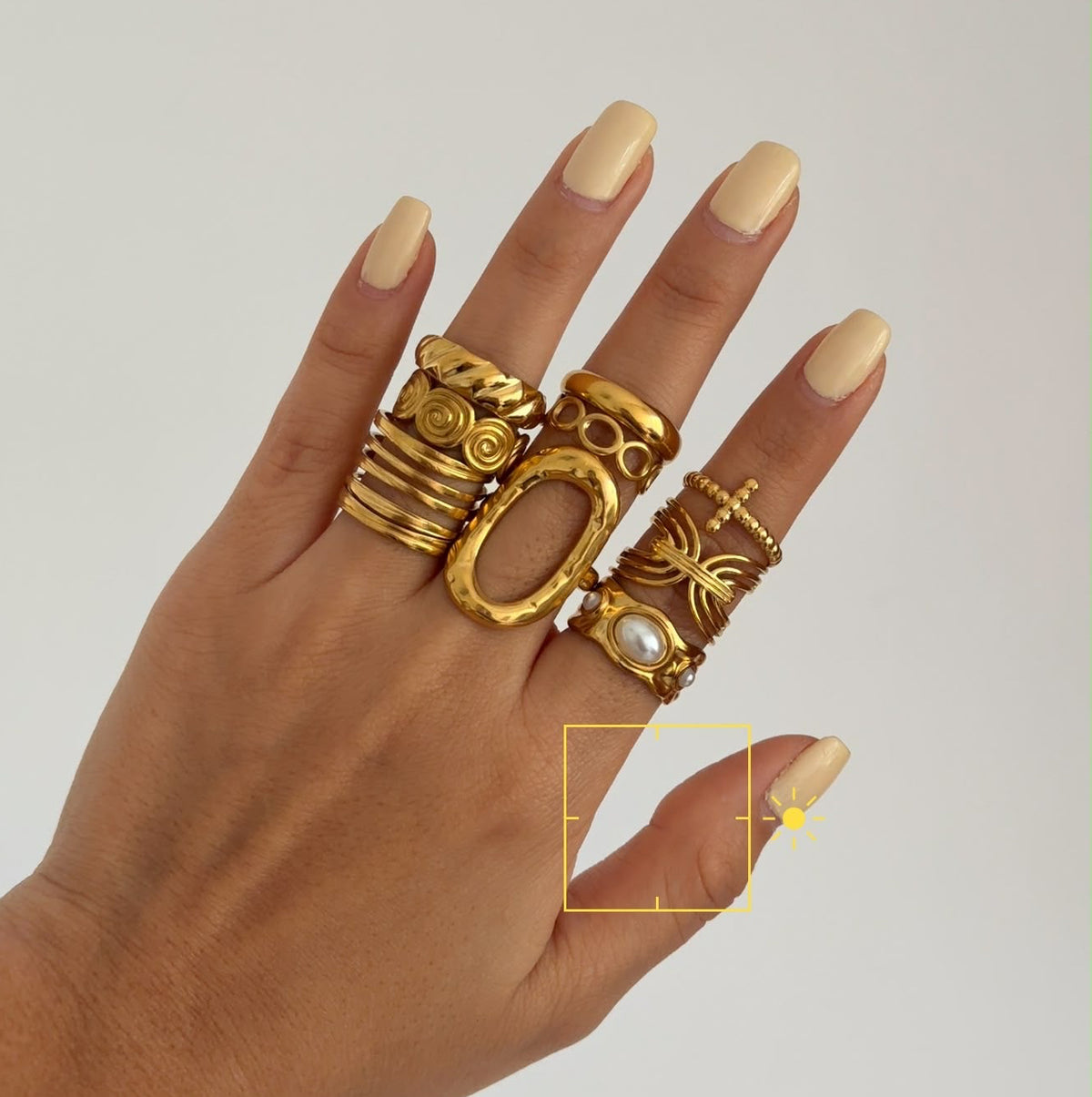Anillo con remolinos dentro
