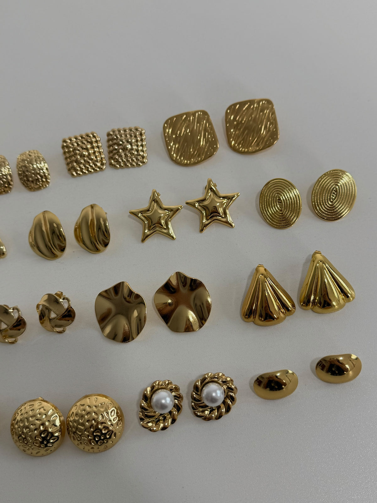 Aretes redondos con textura